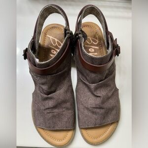 Blowfish Malibu Women’s Balla Core sandals. Brown rancher canvas/whiskey dyecut.